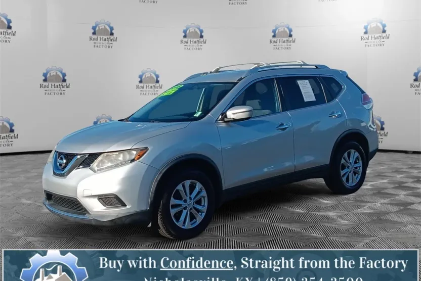 2016 Nissan Rogue SV photo 1