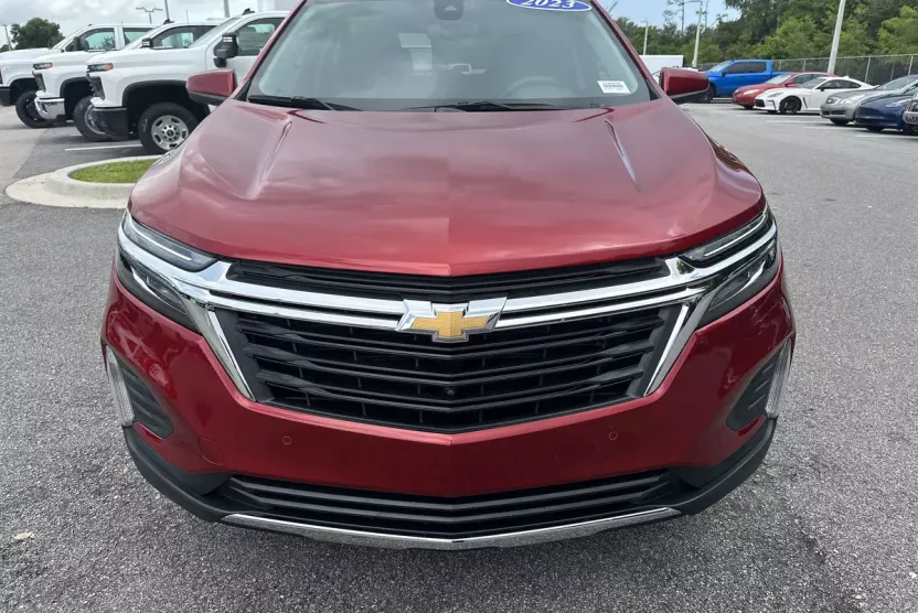 2023 Chevrolet Equinox LT photo 1