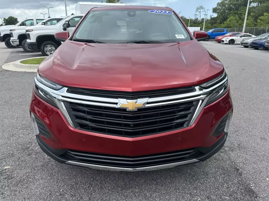 2023 Chevrolet Equinox LT photo 1