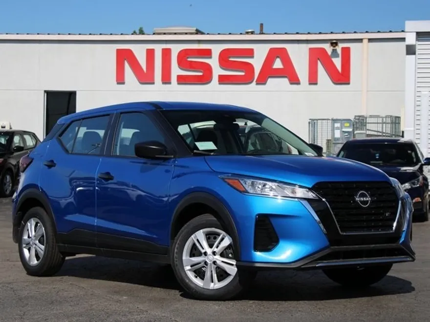 2025 Nissan Kicks Play S photo 1