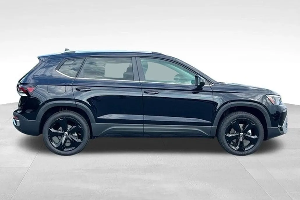 2025 Volkswagen Taos SEL photo 1