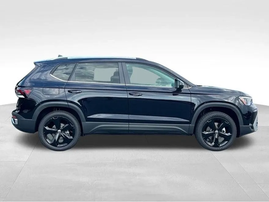 2025 Volkswagen Taos SEL photo 1