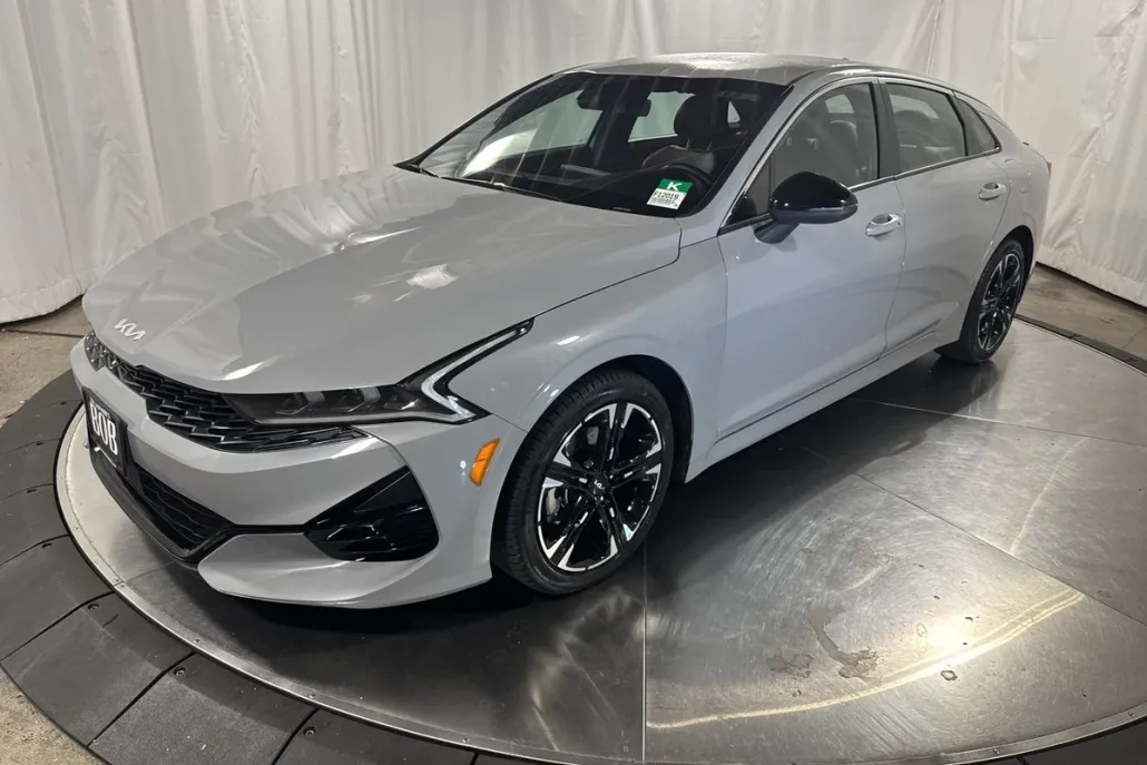 2024 Kia K5 GT-Line photo 1