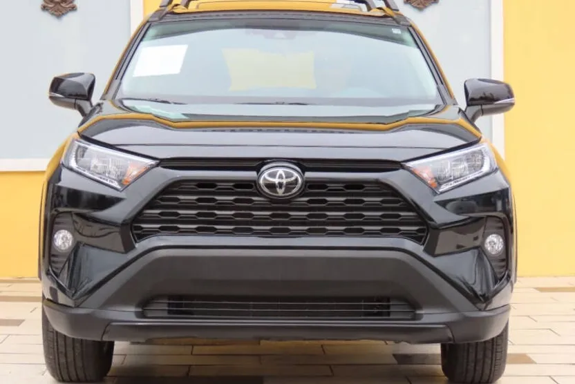2021 Toyota RAV4 XLE photo 1