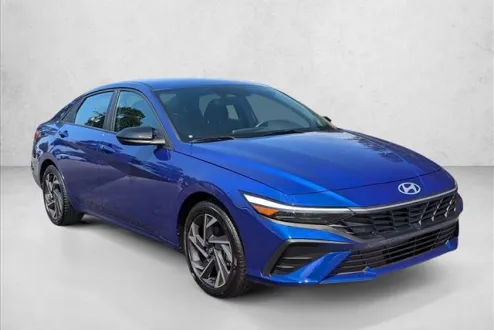 2025 Hyundai Elantra SEL Sport photo 3