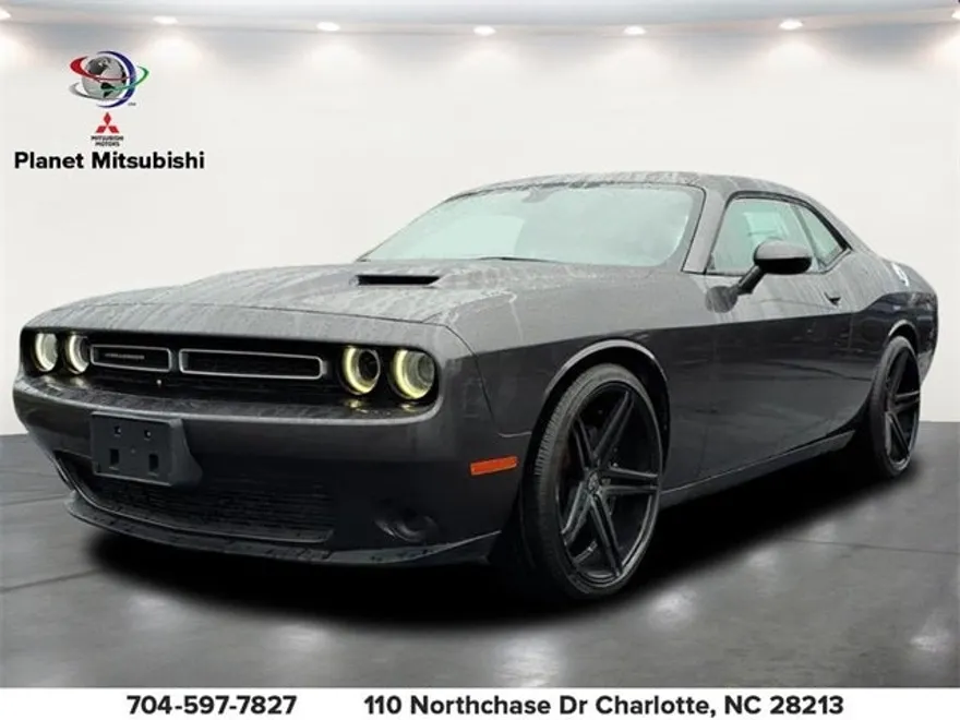 2015 Dodge Challenger SXT photo 1