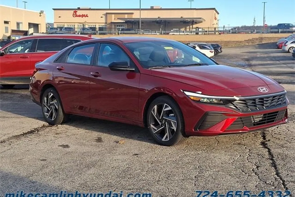 2025 Hyundai Elantra SEL Sport photo 1