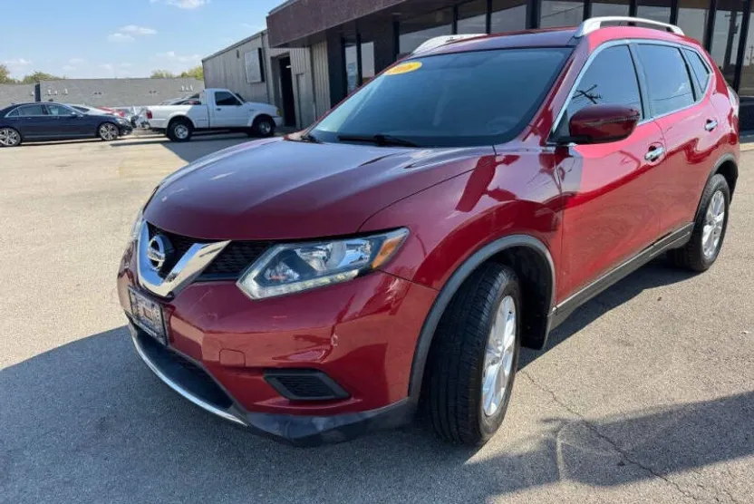 2016 Nissan Rogue SV photo 1
