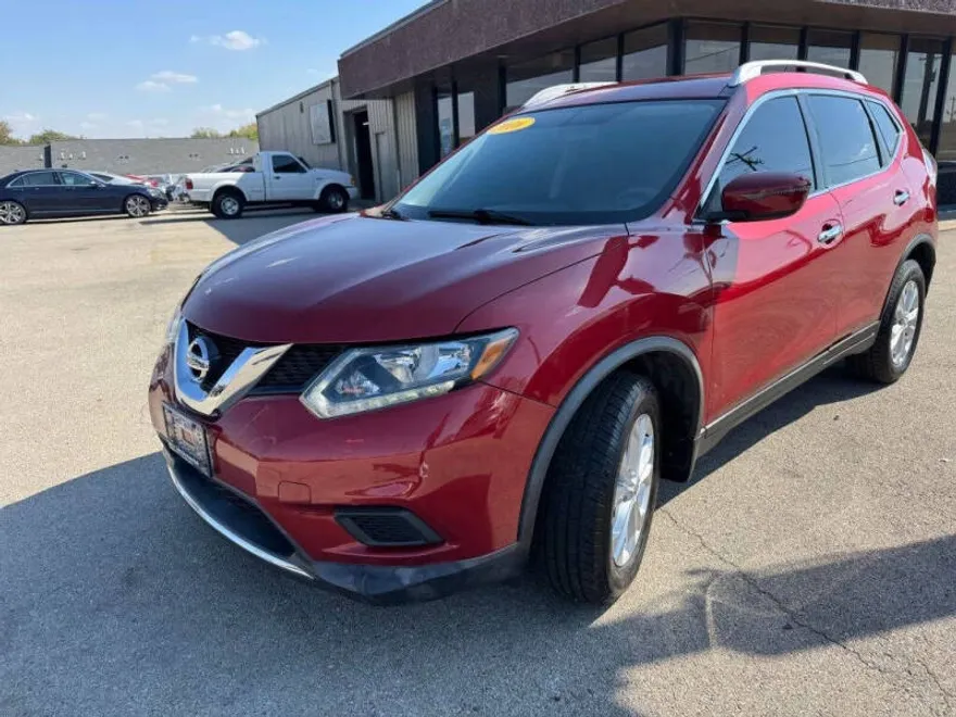 2016 Nissan Rogue SV photo 1
