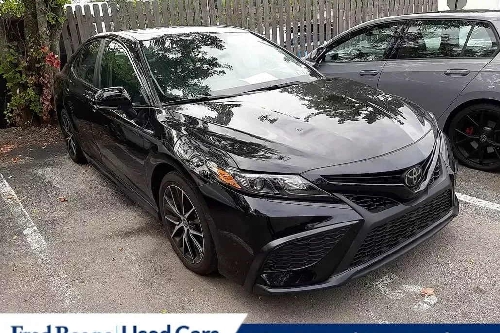 2023 Toyota Camry SE photo 1
