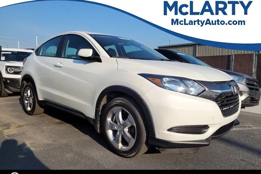 2017 Honda HR-V LX photo 1