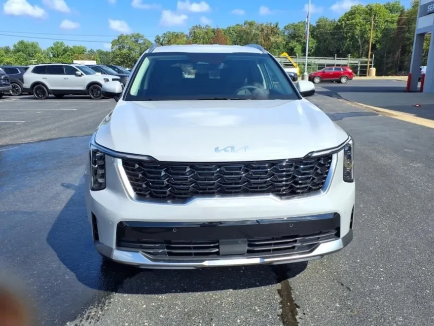2025 Kia Sorento S photo 1