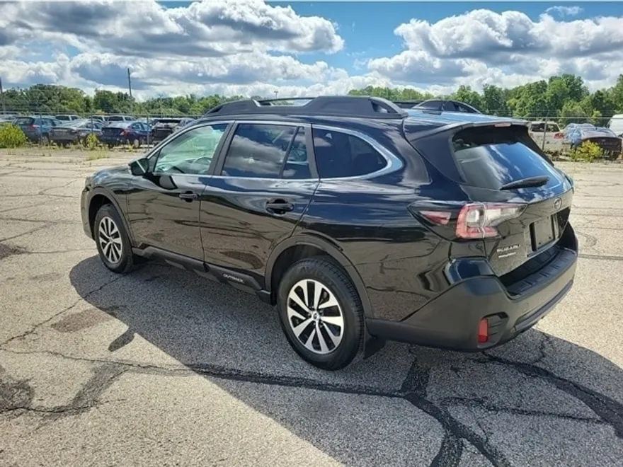 2022 Subaru Outback Premium photo 1