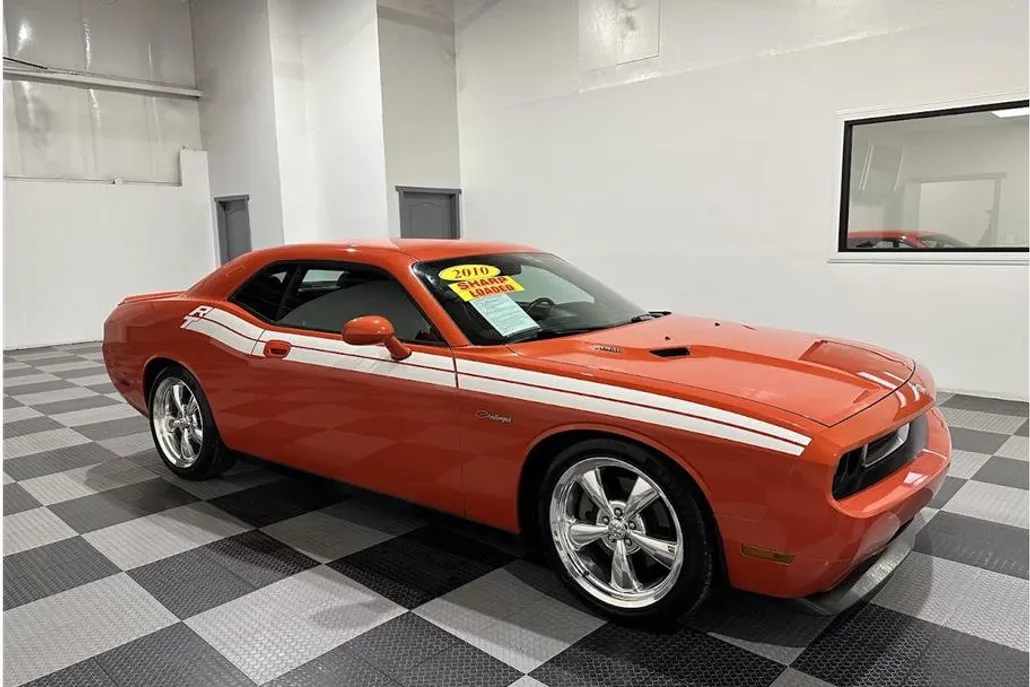 2010 Dodge Challenger R/T Classic photo 1
