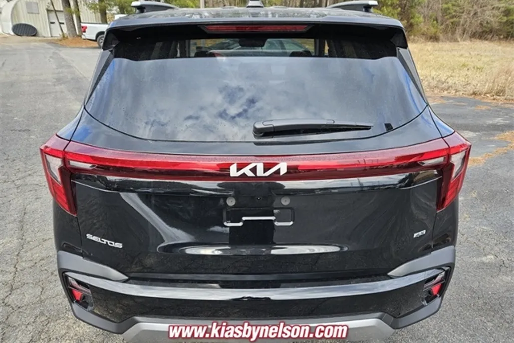 2025 Kia Seltos S photo 1