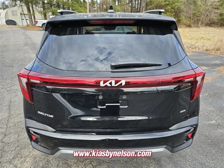 2025 Kia Seltos S photo 1