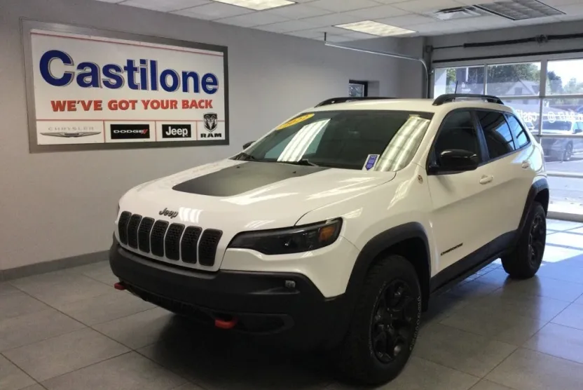 2022 Jeep Cherokee Trailhawk photo 1