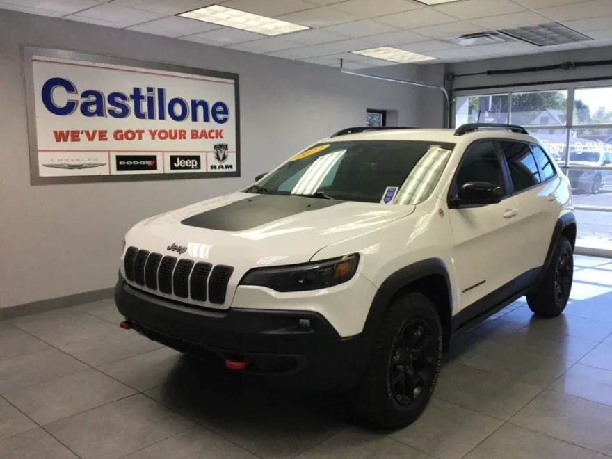 2022 Jeep Cherokee Trailhawk photo 1