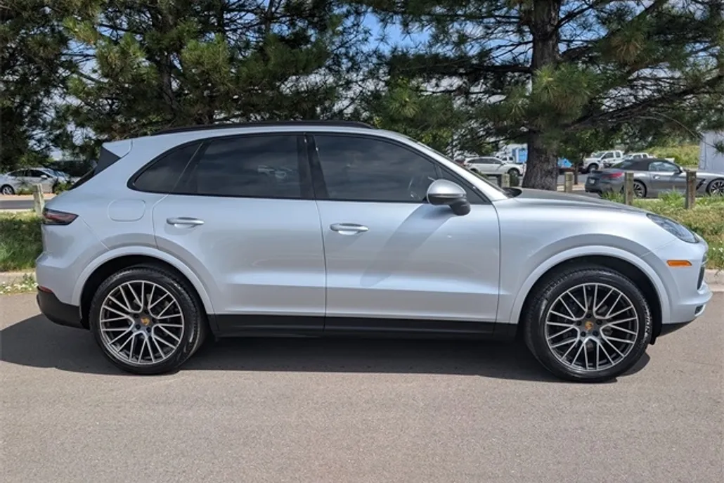 2019 Porsche Cayenne Base photo 1
