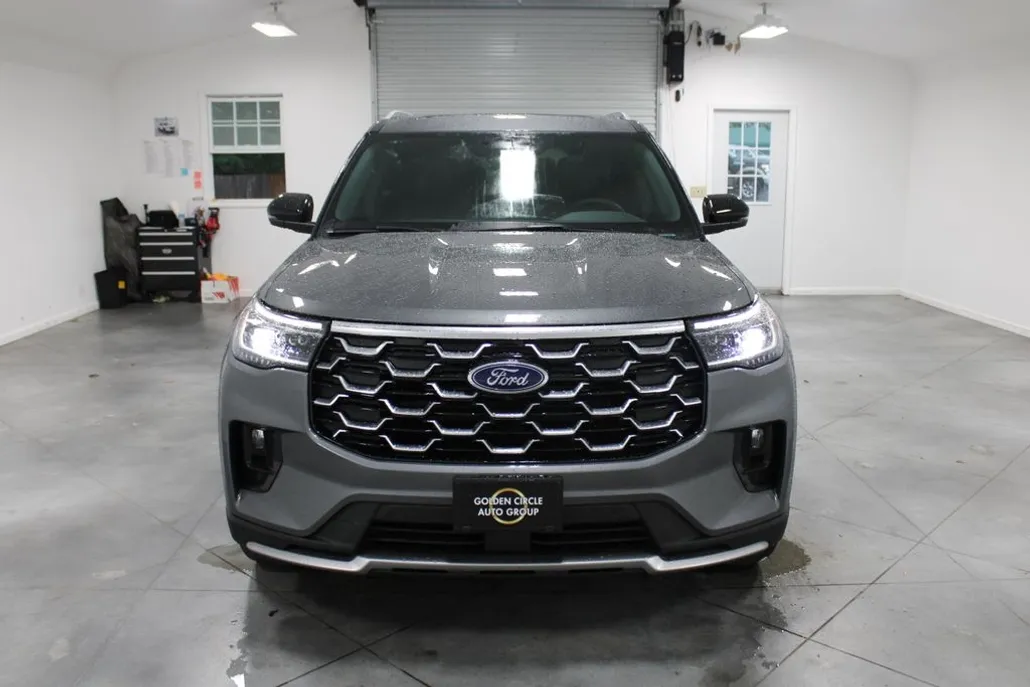 2025 Ford Explorer Platinum photo 1