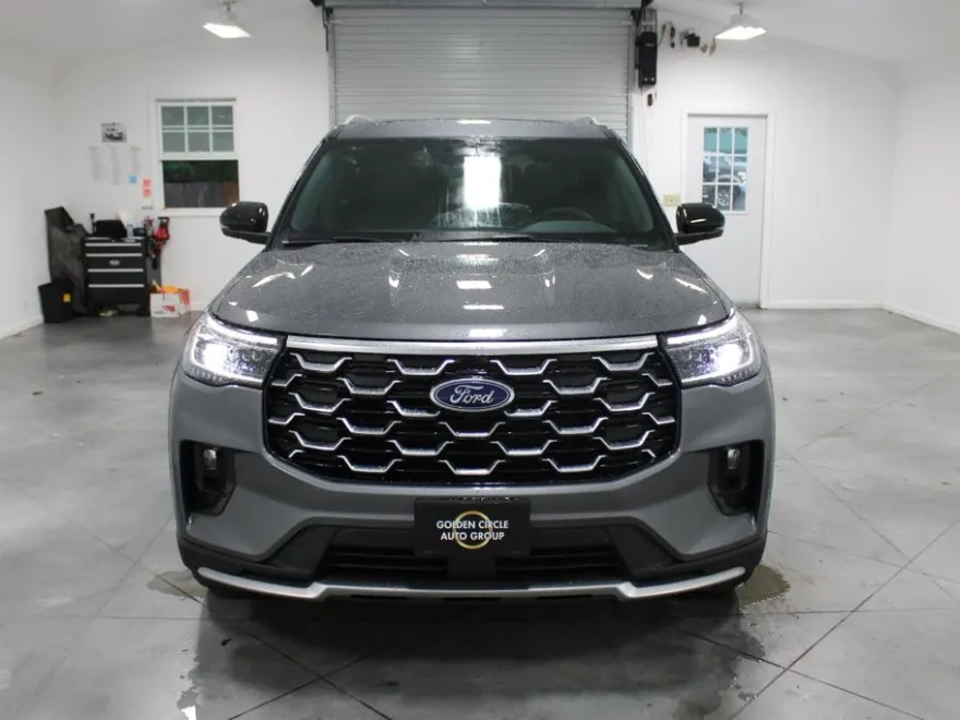 2025 Ford Explorer Platinum photo 1