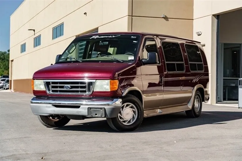 2003 Ford E-150 photo 1