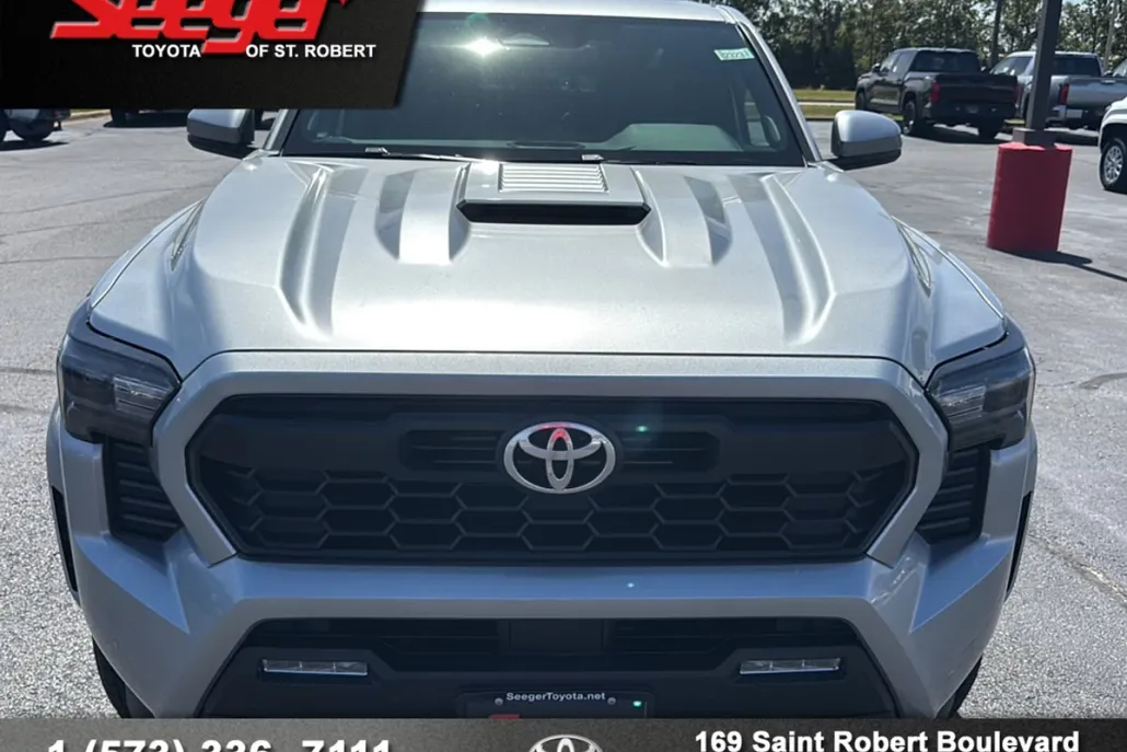 2025 Toyota Tacoma TRD Sport photo 1