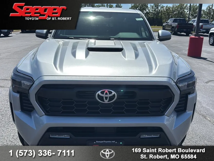 2025 Toyota Tacoma TRD Sport photo 1