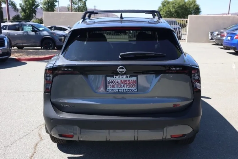 2026 Nissan Kicks SR photo 1