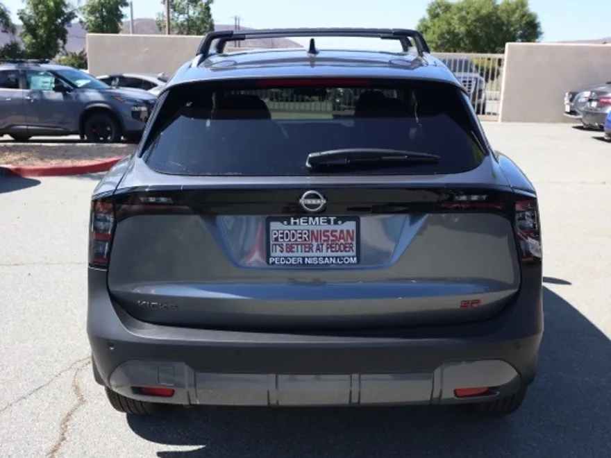 2026 Nissan Kicks SR photo 1