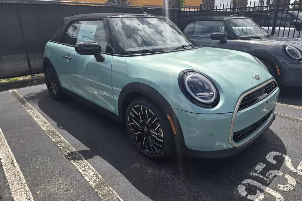 2026 Mini Cooper S Iconic photo 1