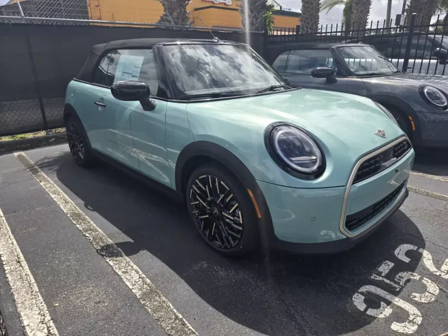2026 Mini Cooper S Iconic photo 1