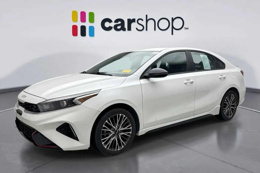 2022 Kia Forte GT-Line photo 1