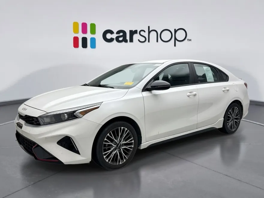 2022 Kia Forte GT-Line photo 1