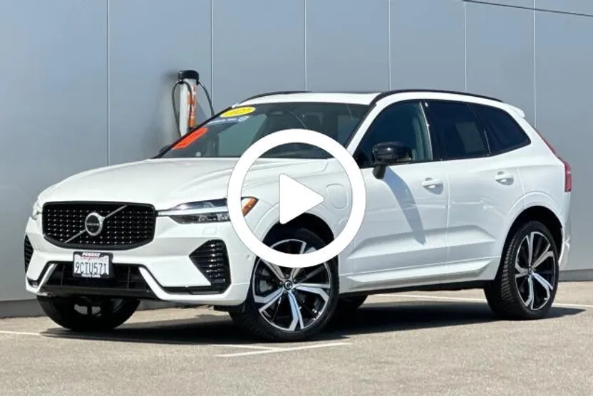 2022 Volvo XC60 Recharge T8 R-Design photo 1