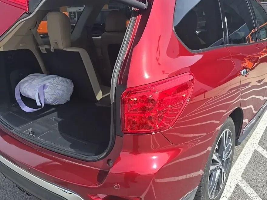 2019 Nissan Pathfinder Platinum photo 1