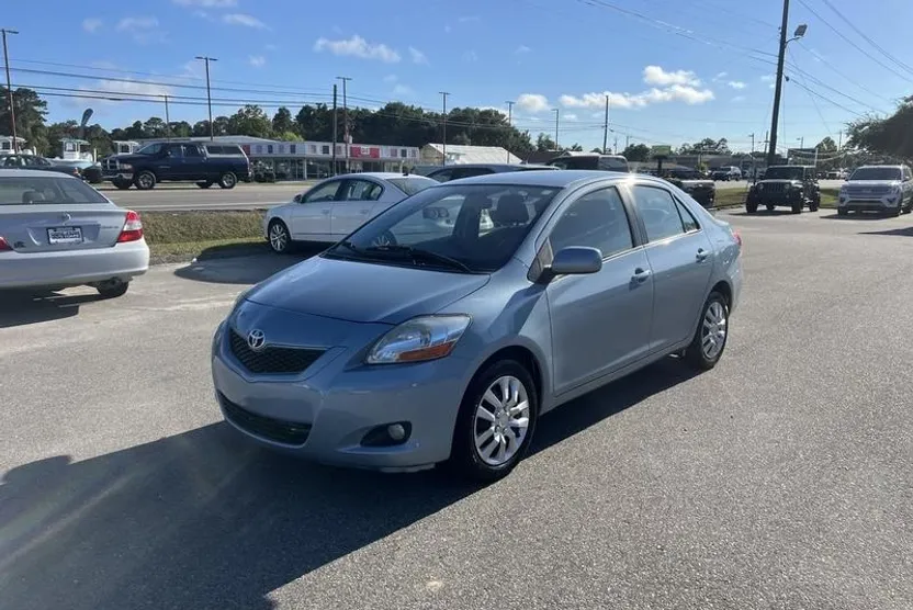 2009 Toyota Yaris photo 1