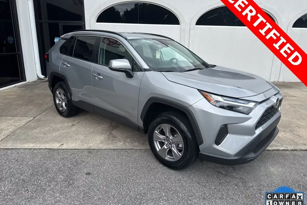 2023 Toyota RAV4 XLE photo 1