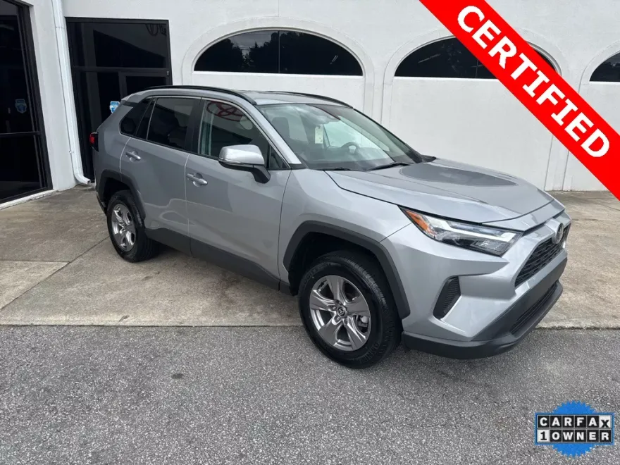 2023 Toyota RAV4 XLE photo 1