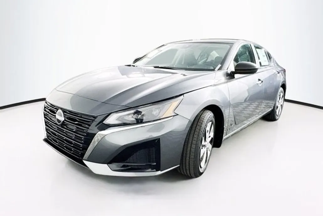 2025 Nissan Altima S photo 1
