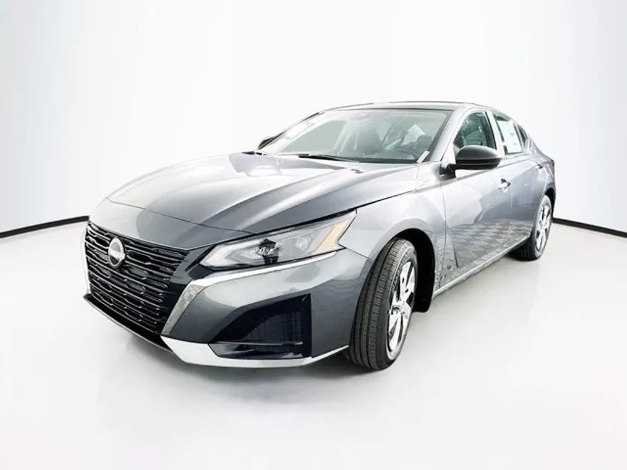 2025 Nissan Altima S photo 1