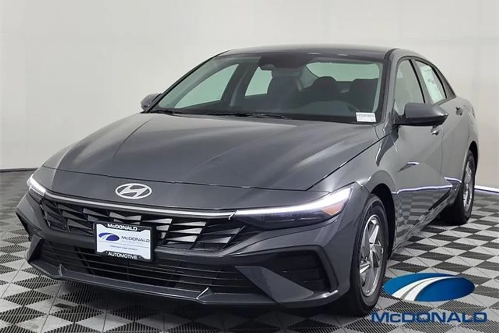 2025 Hyundai Elantra SE photo 1