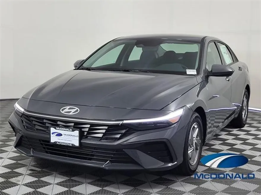 2025 Hyundai Elantra SE photo 1