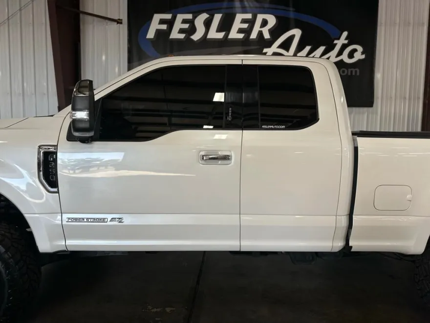 2017 Ford F-250 Lariat photo 1