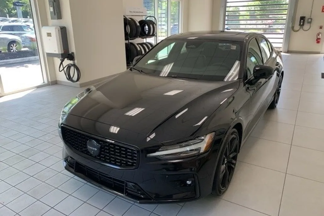 2024 Volvo S60 B5 Plus Black Edition photo 1