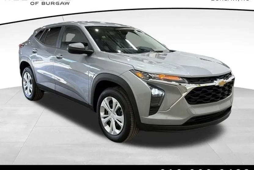 2025 Chevrolet Trax LS photo 1