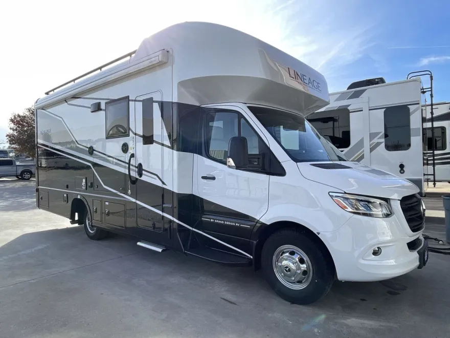 2024 Mercedes Benz Sprinter photo 1