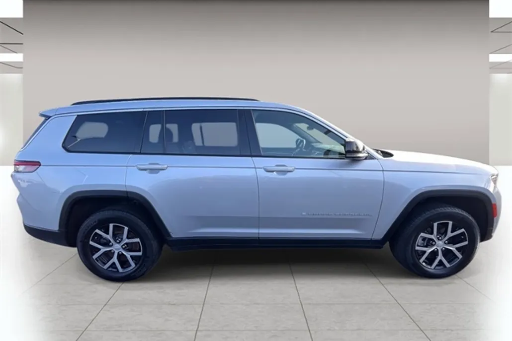 2024 Jeep Grand Cherokee Limited photo 1