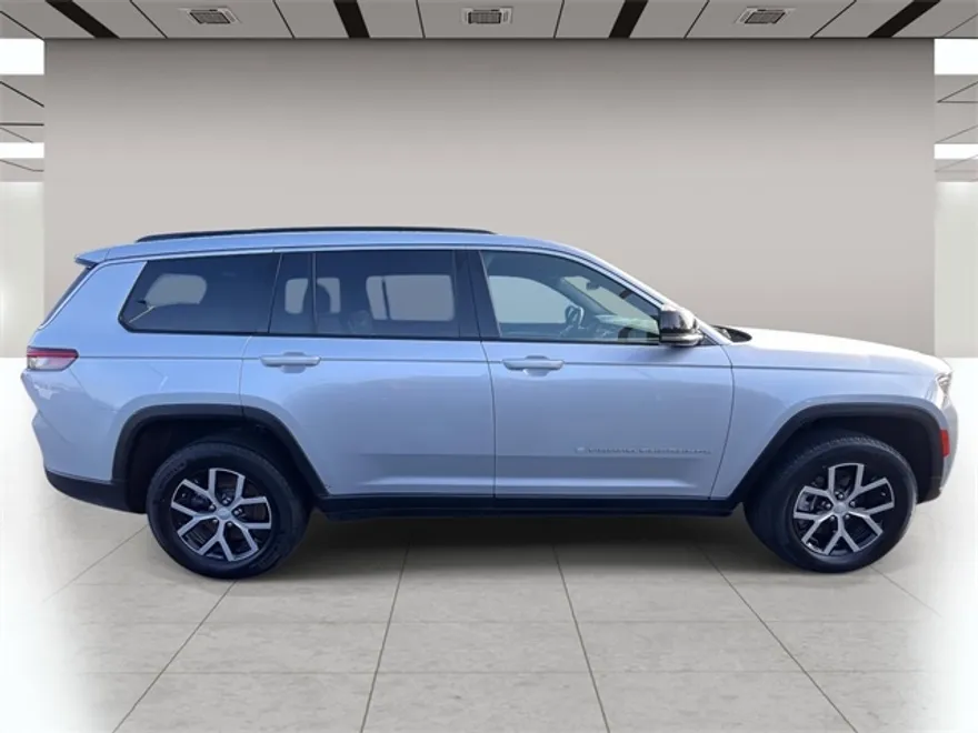 2024 Jeep Grand Cherokee Limited photo 1