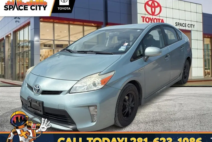 2015 Toyota Prius Two photo 1